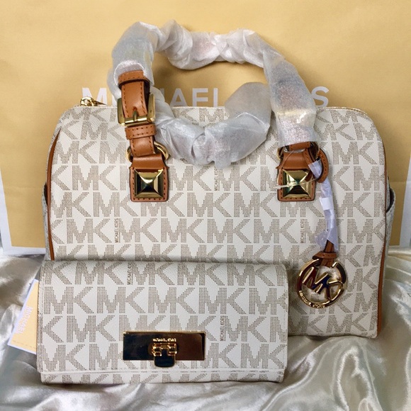 Michael Kors Handbags - NWT Michael Kors Grayson Set